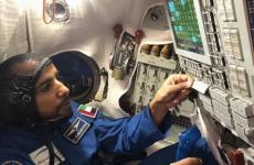 رائد الفضاء الإماراتي هزاع المنصوري في محطة الفضاء الدولية
