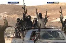  موكب سيارات تقل الجنود الأسرى لدى جبهة النصرة 