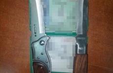 صورة عرضها جيش الاحتلال للسكاكين التي عثر عليها