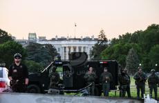 إخلاء محيط البيت الأبيض من المتظاهرين بالقوة.jpg