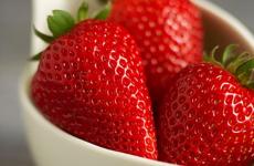 تحتوي الفراولة على فيتامين "ج" بكمية أكبر من الليمون أو البرتق