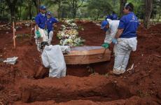 حفر قبور في البرازيل