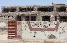  إحدى المدارس المتضررة جراء المعارك في الأنبار