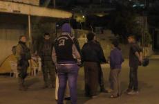 مستوطنون يعتدون بالضرب على مواطن بالخليل