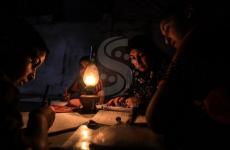 التعليم في زمن انقطاع الكهرباء في غزة.jpg