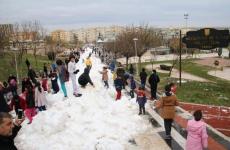 مواطنون أتراك يمرحون على الثلوج