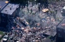 انفجار قوي يُحول حي بمدينة بالتيمور الأمريكية إلى حطام.png