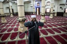 مؤذان بأحد المساجد في مصر.JPG