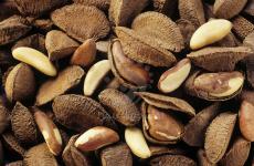 مكسرات Brazilian nuts.jpg