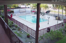 سيارة تنقلب 4 مرات