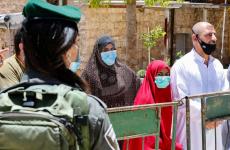 عشرات حالات الاختناق في مواجهات مع الاحتلال بالخليل.jpg