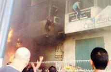 مواطنون يلقون بأنفسهم من العمارة التجارية