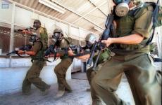 جنود الاحتلال يقتحمون قسم 2 بسجن ريمون