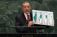 الرئيس التركي رجب طيب أردوغان يرفع خارطة فلسطين خلال أعمال الدورة الـ 74 للجمعية العامة للأمم المتحدة