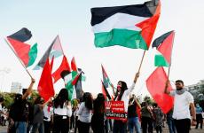 علم فلسطين يرفرف في قلب تل أبيب.jpg