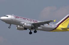 الطائرة الالمانية أثناء إقلاعها