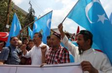 عدد من الإيغور يحتجون أمام سفارة تايلند بأنقرة عقب ترحيل 109 من أفراد أقليتهم إلى الصين