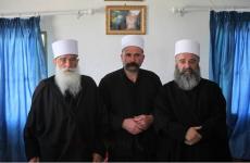 الشيخ الدرزي وحيد بلعوس - بالوسط-