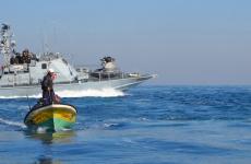زورق إسرائيلي في بحر غزة