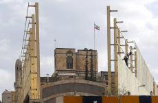 جدار حديدي حول السفارة الإيرانية في صنعاء 