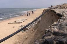تآكل شاطئ بحر غزة