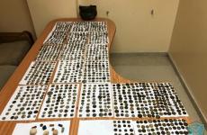 قطع يشتبه أنها أثرية.jpg