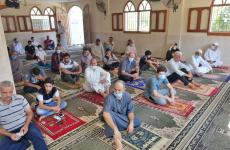 صلاة الجمعة بالمساجد.jpg