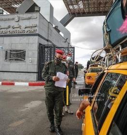 المسافرين عبر معبر رفح " أرشيفية "