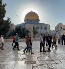 اقتحام الاقصى من باب الاسباط.jpg