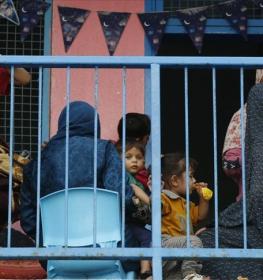 مدارس الأونروا للنازحين خيام