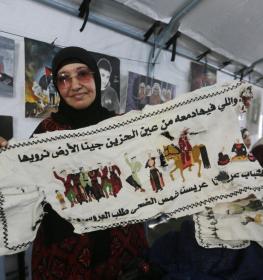 افتتاح معرض ثقافي في غزة للحفاظ على التراث وتسليط الضوء على الأسرى.jpg