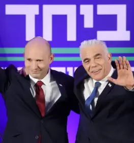 نفتالي بينيت ويائير لابيد أعلنا عن اتحاد حزبيهما في الانتخابات القادمة