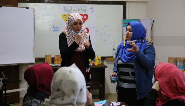 فتيات صم يبدعن في صناعة الأفلام بغزة ‫(8)‬.jpeg