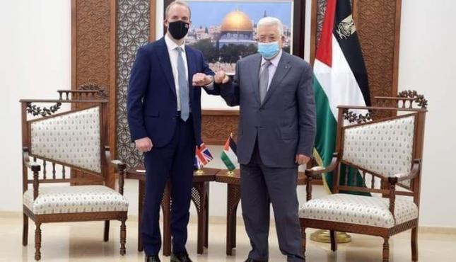 محمود عباس و وزير الخارجية البريطاني.jpg