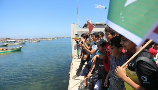 أطفال غزة يحملون البحر رسائلهم للعالم ‫(28946316)‬ ‫‬.jpg