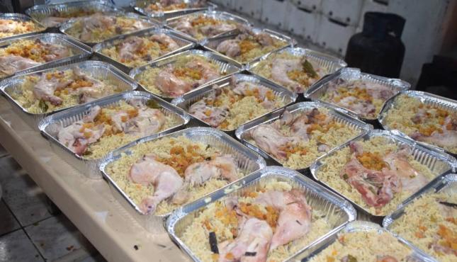 الجهاد توزع مئات وجبات الطعام على أهالي مخيم اليرموك بدمشق (4).jfif