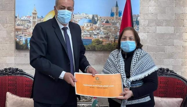 رئيس جامعة الاسراء ووزيرة الصحة