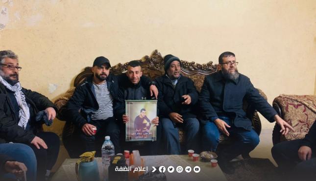 الجهاد تساند ذوي الأسير نشرتي في مخيم جنين