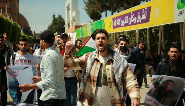 جامعة فلسطين تنظم وقفة تضامنية دعماً واسناداً لأهالينا في مخيم جنين (11).jpg