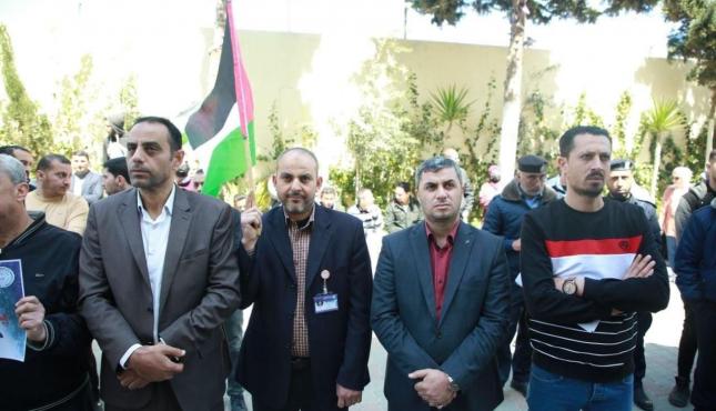 جامعة فلسطين تنظم وقفة تضامنية دعماً واسناداً لأهالينا في مخيم جنين (7).jpg