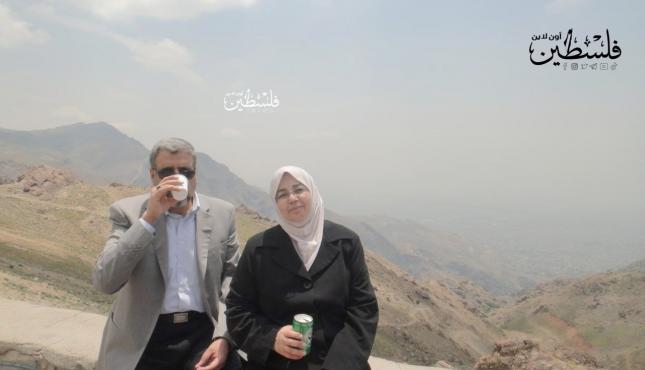 الدكتور رمضان شلح وزوجته.jpeg