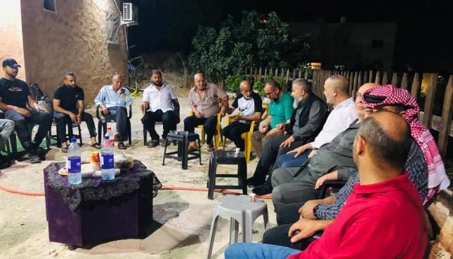 وفد الجهاد يزور ذوي شهداء وأسرى في جنين