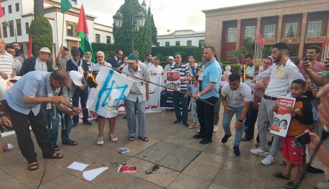 مغاربة يحرقون صور كوخافي 2.jpg