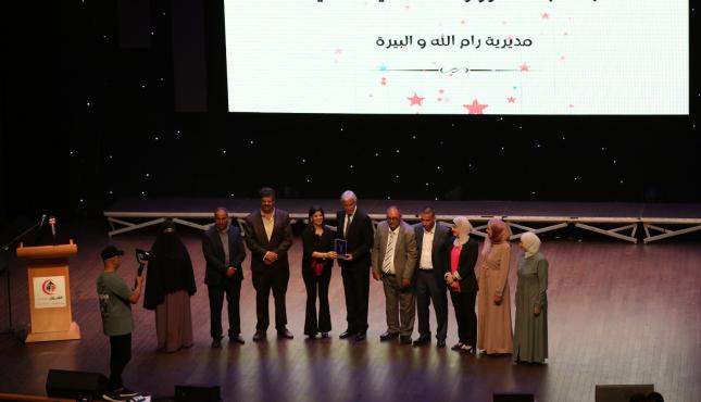 الفائزين بتحدي القراءة العربي على مستوى فلسطين (2).jpg