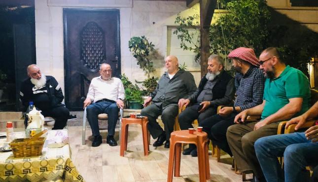 وفد الجهاد يزور ذوي شهداء وأسرى في جنين