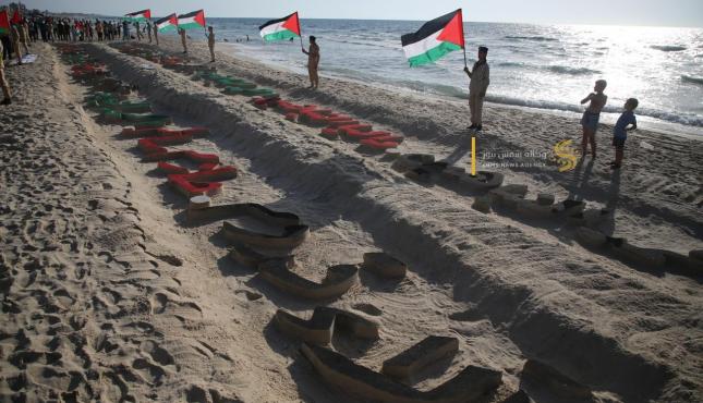 منحوتة فنية على شاطئ غزة بأسماء شهداء معركة وحدة الساحات 2022  المقاومة.jfif