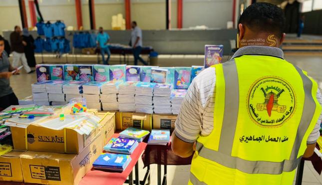 حركة الجهاد الإسلامي غزة تطلق حملة مع الناس لتوزيع كسوة المدارس  11.jfif