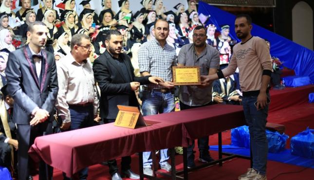 التجمع الإعلامي يحتفي بكوكبة من خريجي الإعلام بجامعات غزة.jpg