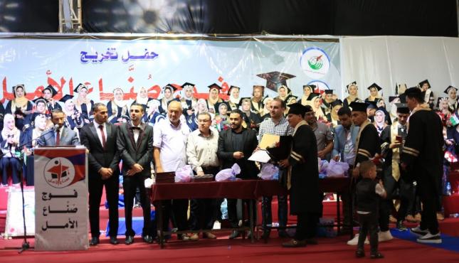 التجمع الإعلامي يحتفي بكوكبة من خريجي الإعلام بجامعات غزة 2.jpg