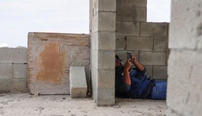 محاصرة صحفيين (2).jfif